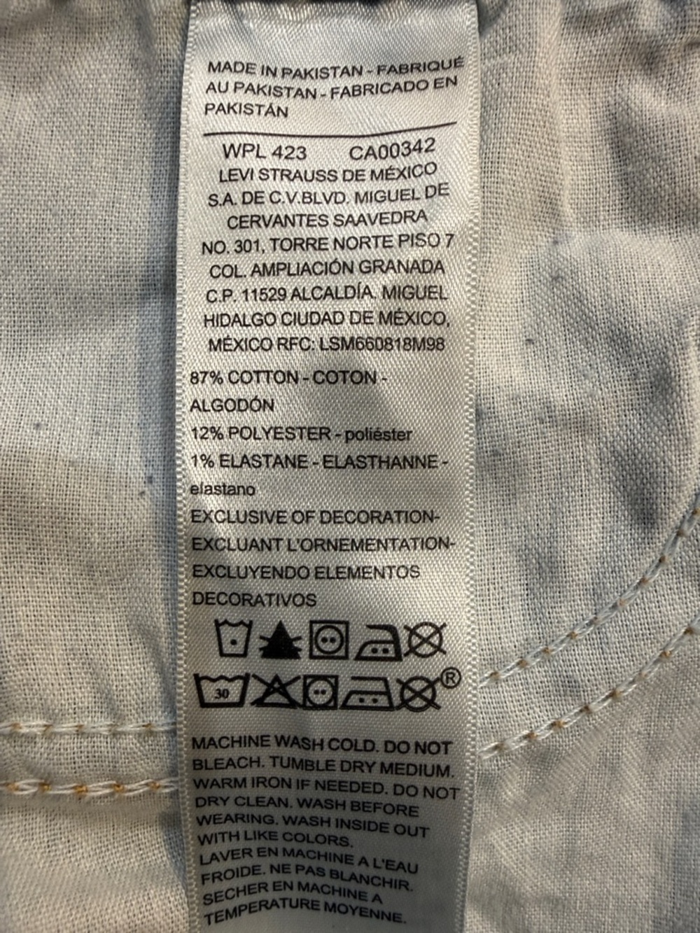 Signature by Levi Strauss Straight-Leg Light Blue Cargo Jeans. Size 6 - Picture 8 of 11